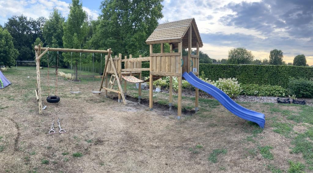speelhuisje met glijbaan en zandbak, Enlèvement, Utilisé, Bois