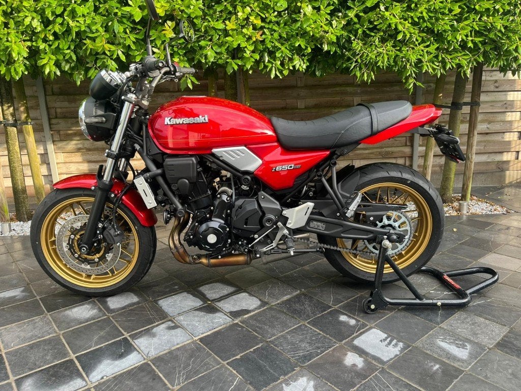 Kawasaki z650rs **1700km**6/2024** nieuwe staat !! **, 2 cilinders, Nieuw, Bedrijf, Meer dan 35 kW