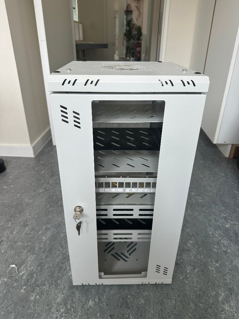 12U 10" cabinet (serverkast), Enlèvement, Utilisé, Verre, Tôle d'acier