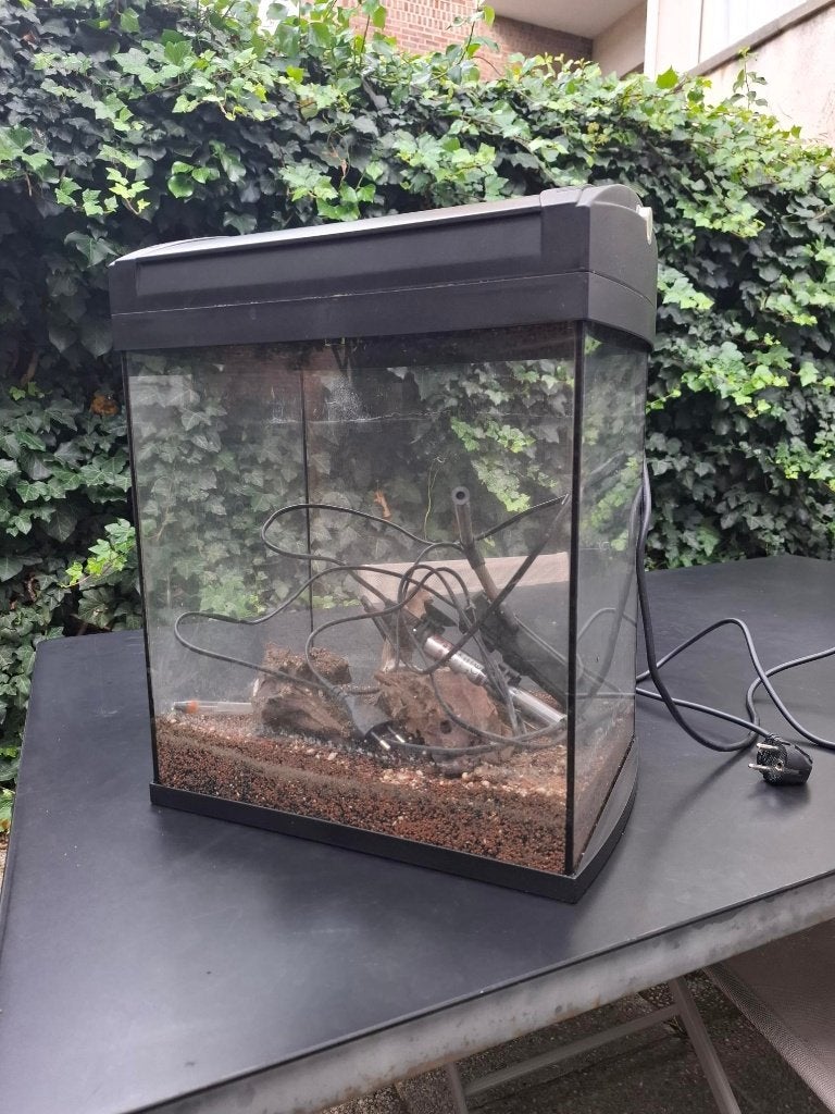 Kit de démarrage complet pour aquarium, Animaux & Accessoires, Enlèvement, Couvercle inclus, Utilisé, Meuble d'aquarium