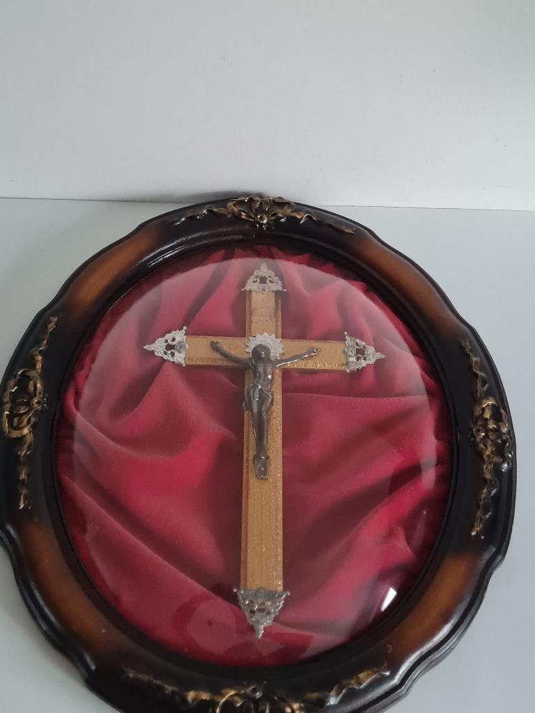 antieke kader met kruisbeeld onder glas, Antiek en Kunst, Antiek | Religieuze voorwerpen, Ophalen of Verzenden