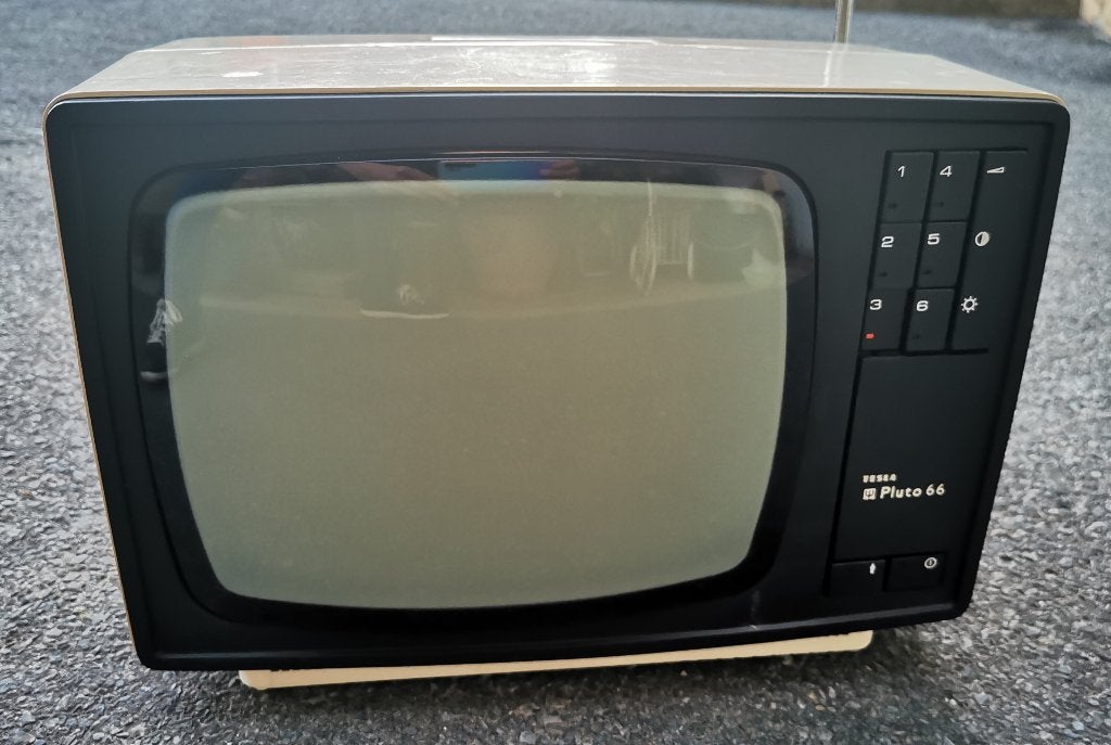 Draagbare vintage zwart-wit TV Tesla Pluto 66, Ophalen