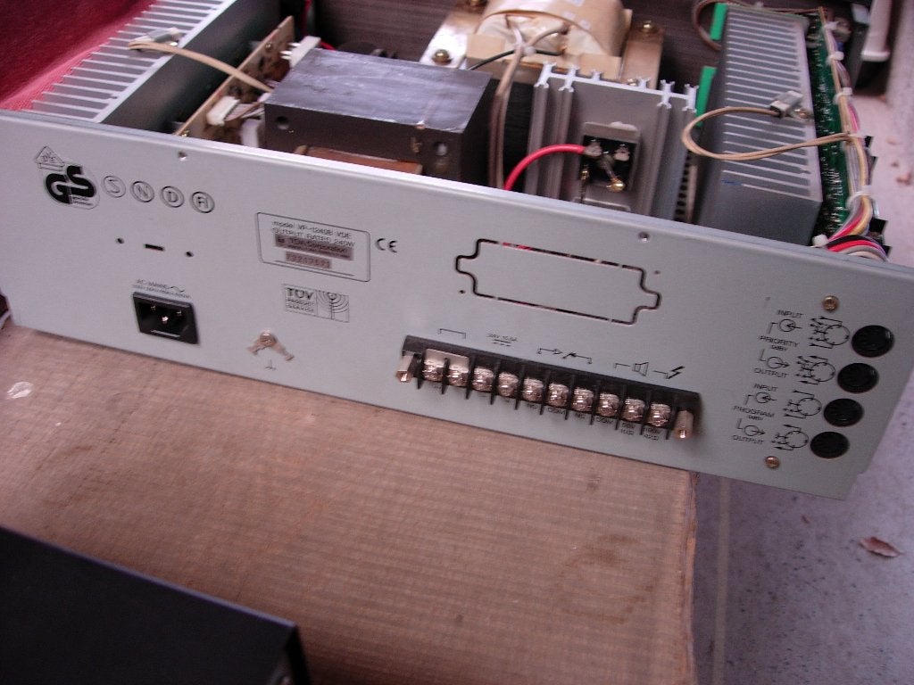 TOA VP-1240B VDE + TOA V-1000B 240W professionele versterker, Audio, Tv en Foto, Professionele apparaten, Ophalen, Gebruikt, Audio