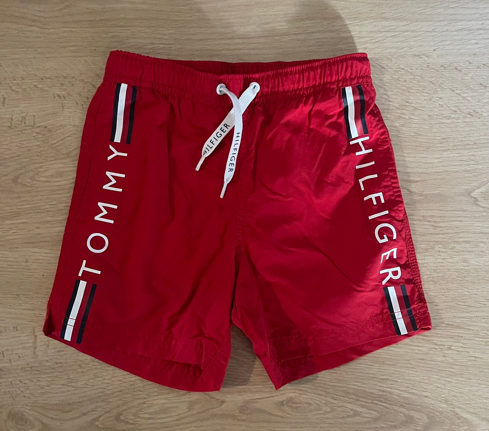 Short de bain Tommy Hilfiger, Enlèvement ou Envoi, Comme neuf, Garçon, Vêtements de sport ou Maillots de bain