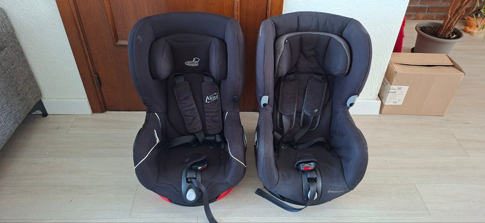 Twee zwarte draaibare autostoelen. Handige voor een tweeling, Enfants & Bébés, Enlèvement, Utilisé, Autres types