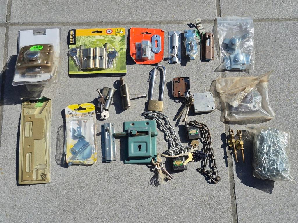 Lot allerlei oude slot sloten ketting, Doe-het-zelf en Bouw, Hang- en Sluitwerk, Ophalen of Verzenden, Gebruikt, Overige materialen