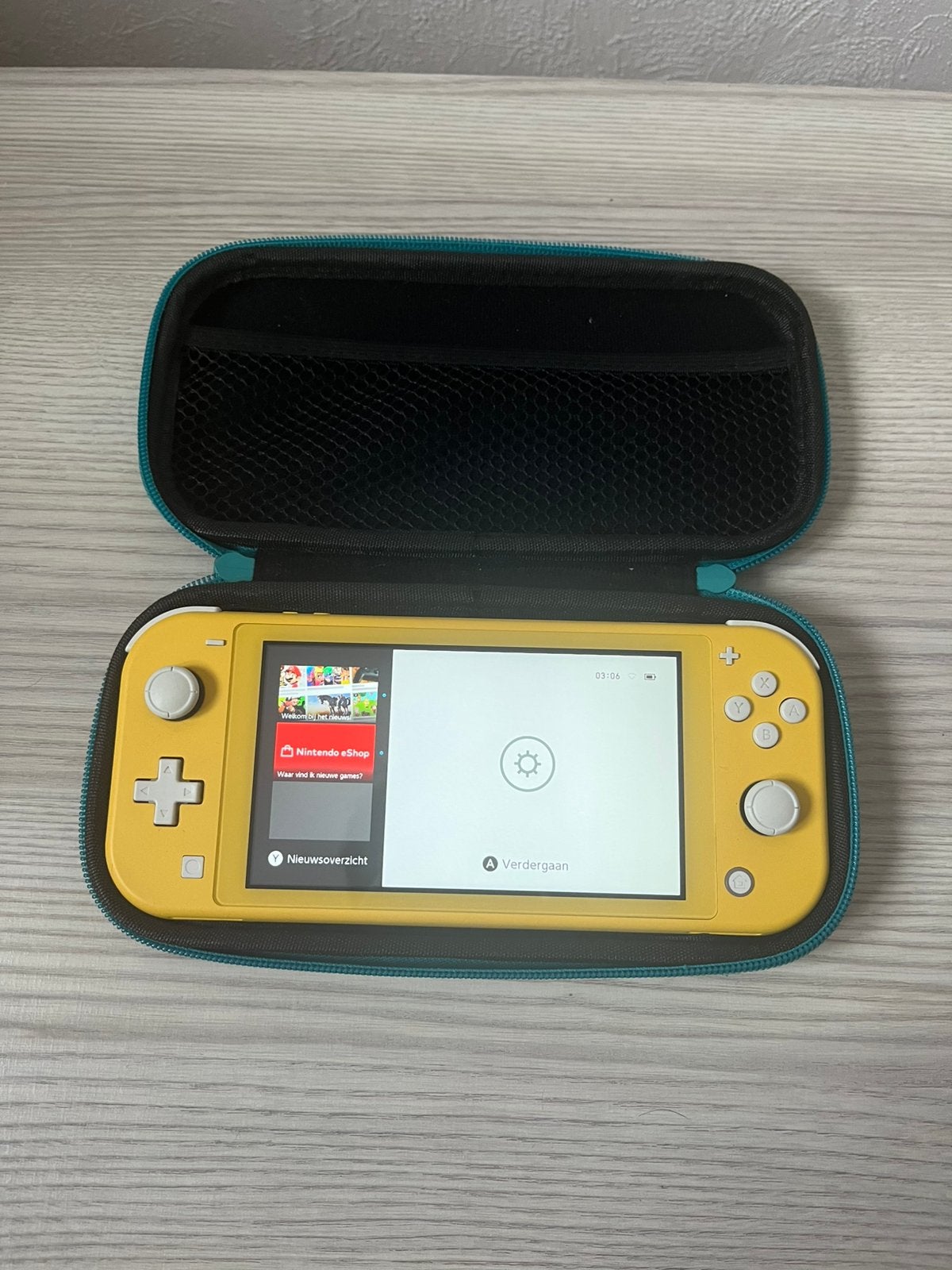 Nintendo Switch Lite (Nieuwstaat), Ophalen of Verzenden, Geel, Zo goed als nieuw, Met beschermhoes of tas