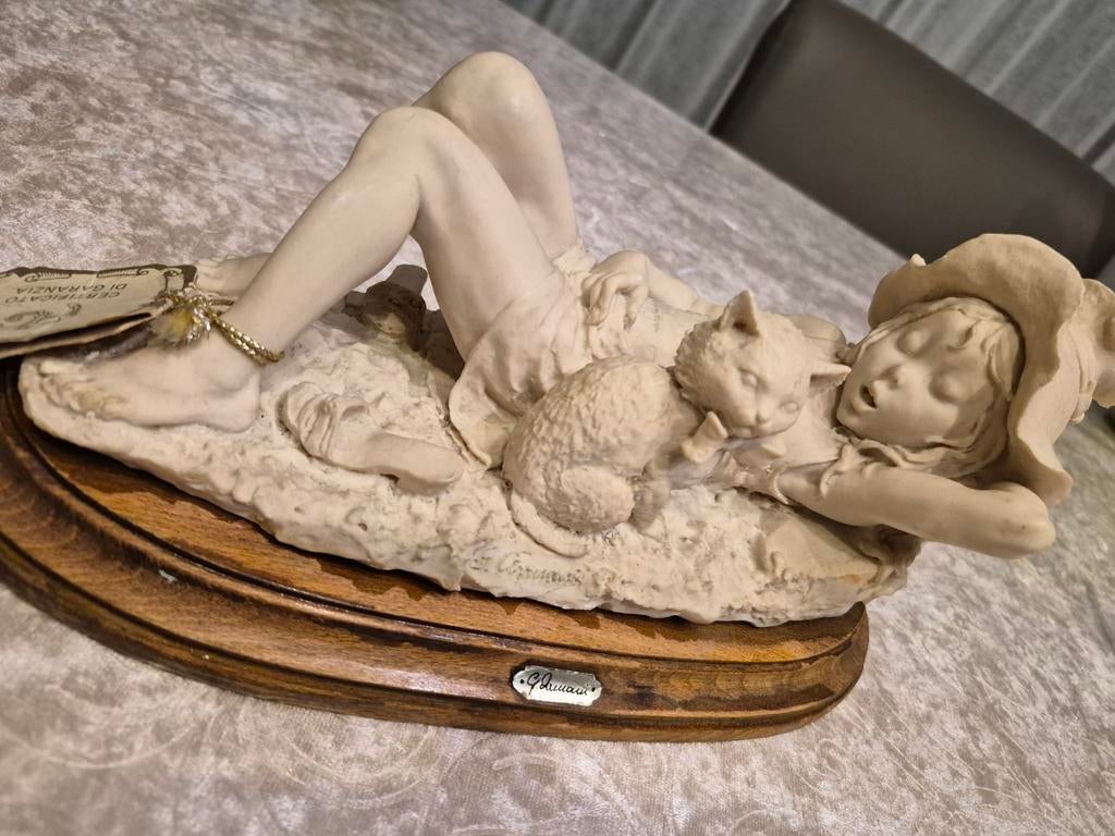 Dit is een Giuseppe Armani Capodimonte beeldje van een meisj, Antiek en Kunst, Ophalen