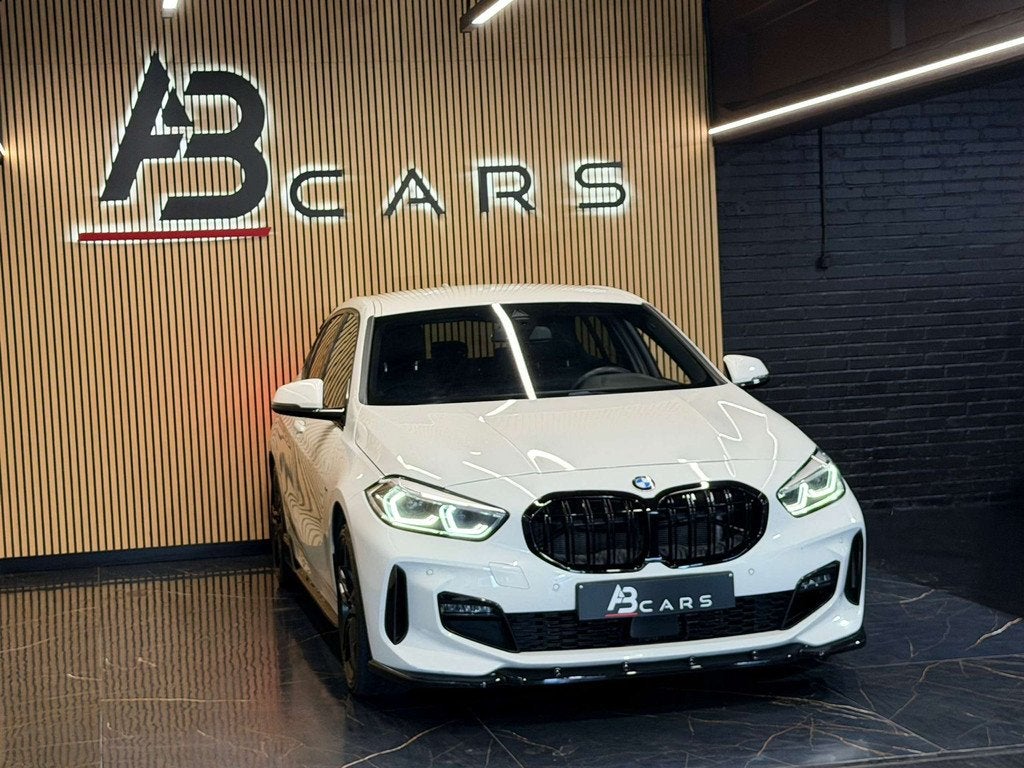 BMW 1 Serie 118 118i * PACK M PERFORMANCE * GAR 12 MOIS * 1E, 1 Reeks, Wit, Bedrijf, 5 deurs