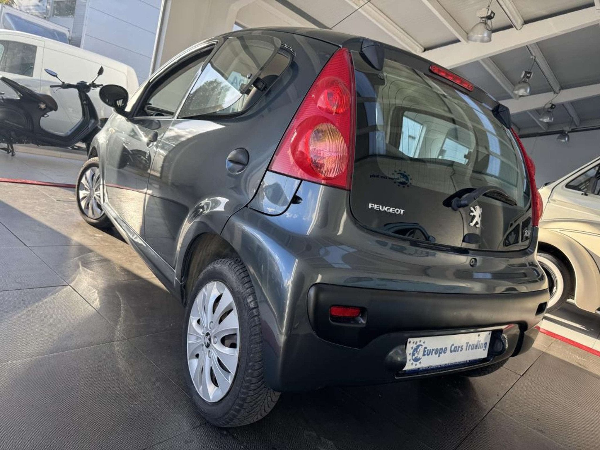 Peugeot 107 1.0 68CH NOUVELLE EMBRAYAGE 5 PORTES GAR 12M, 4 zetels, Stof, 103 g/km, ABS