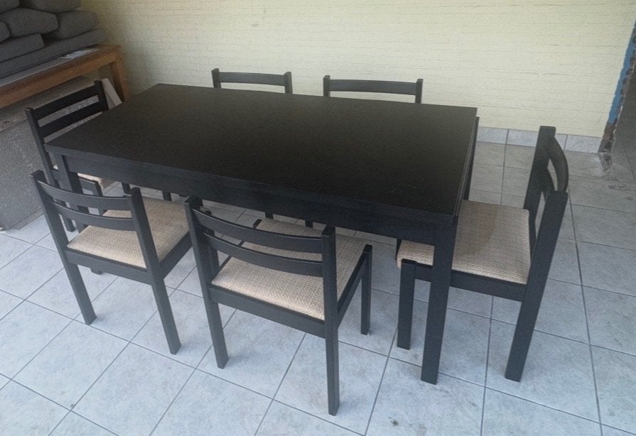 Brutalistische eettafel met 6 stoelen – zwart hout, Huis en Inrichting, Ophalen, Gebruikt