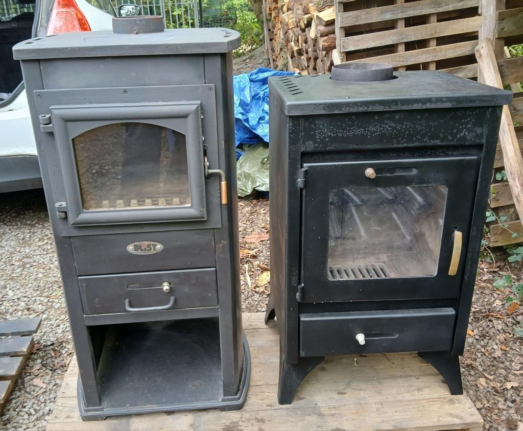 2 Houtkachels met vuurvaste stenen in goede staat, Huis en Inrichting, Kachels, Ophalen, Houtkachel, Zo goed als nieuw, Vrijstaand