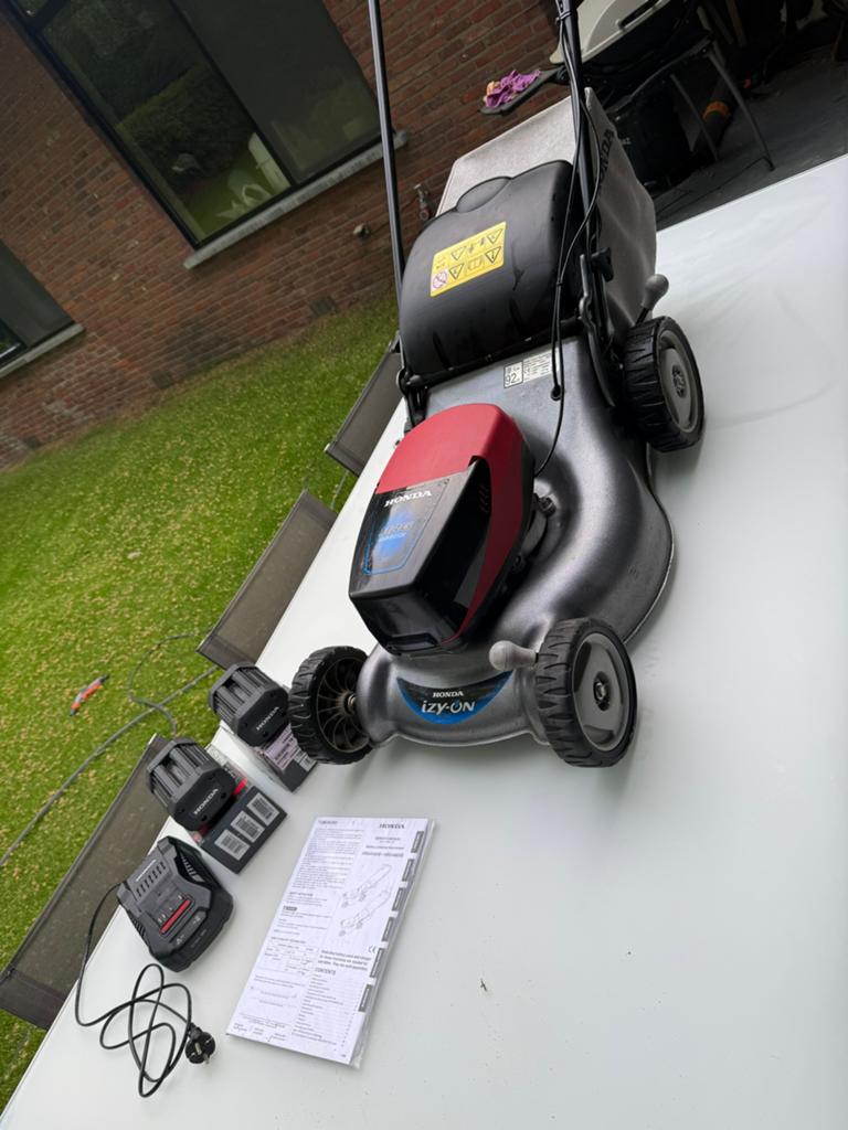 honda HRG466XB grasmaaier met 2 accu’s, Ophalen, Zo goed als nieuw