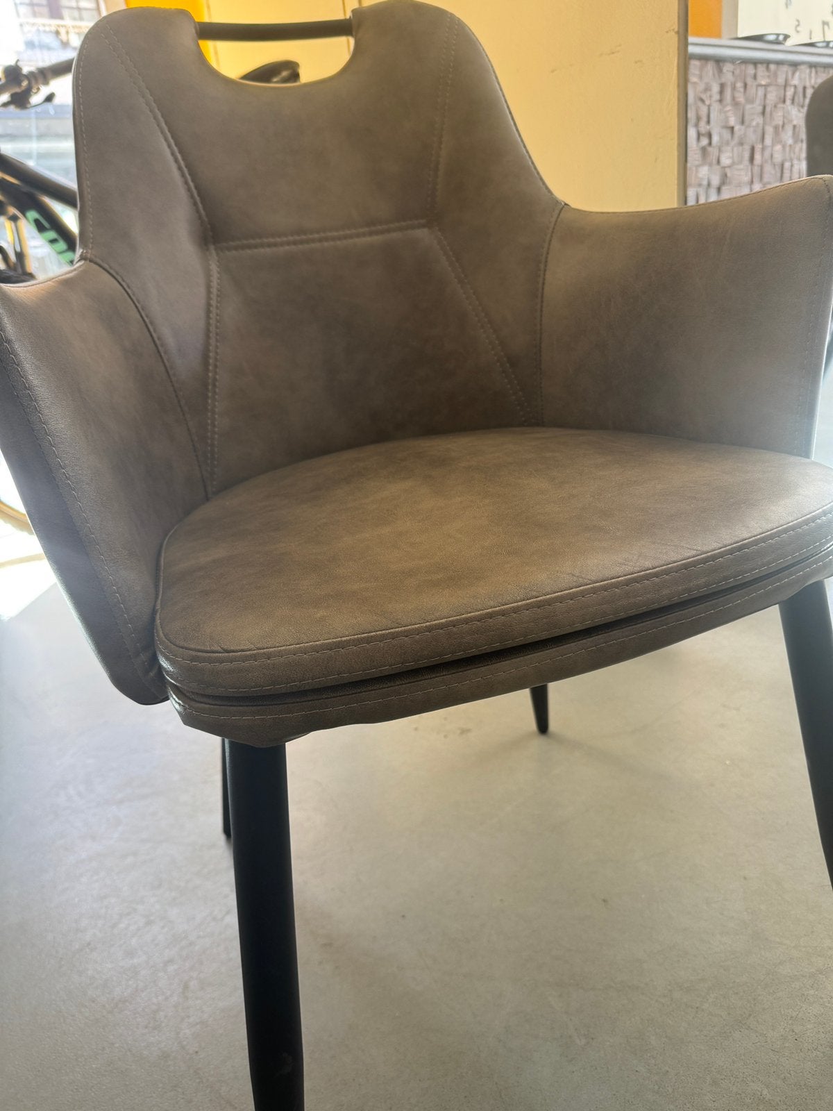 Set van 6 stijlvolle eetkamerstoelen/armstoelen – Olijfgroen, Huis en Inrichting, Stoelen, Ophalen, Zo goed als nieuw