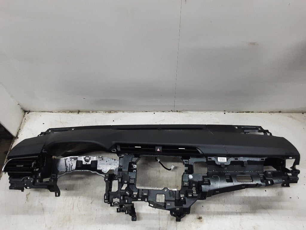 DASHBOARD Toyota Camry (VH7) (01-2017/-), Gebruikt, Mevr. I. Hauben, Toyota, Rue de l'Espoir 34 34
4030  GRIVEGNÉE, BE