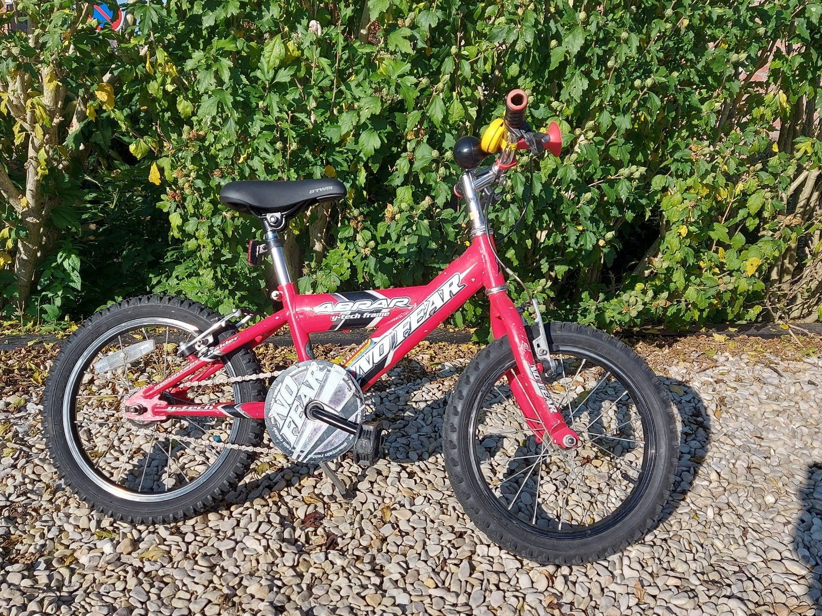 Vélo 16 pouces avec gants et casque, Vélos & Vélomoteurs, Stabilisateurs, Frein à rétropédalage, 16 à 20 pouces, Enlèvement