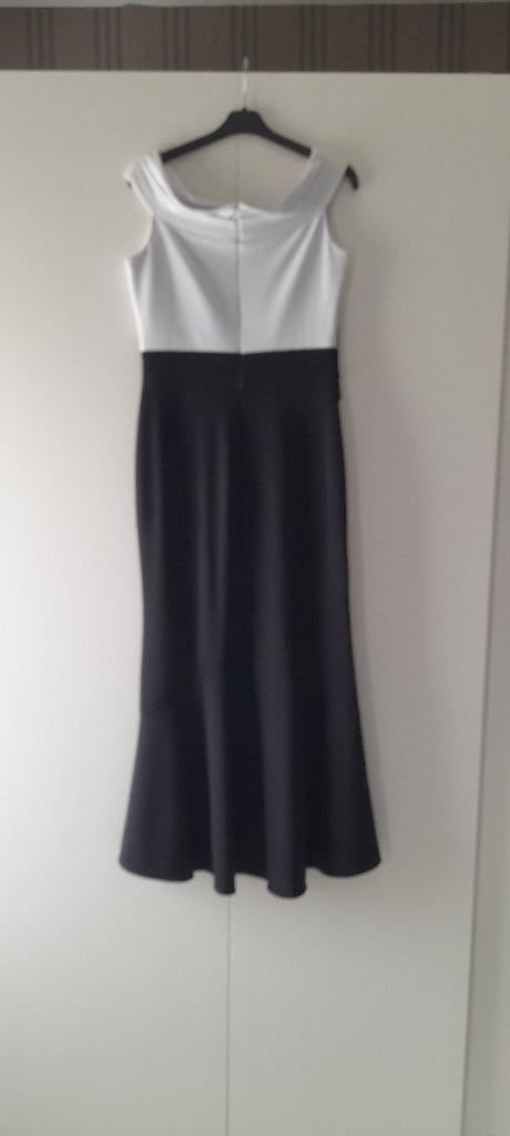 Robe de soirée, Enlèvement ou Envoi, Comme neuf, Taille 38/40 (M), Sous le genou