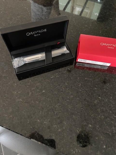 Vulpen met gouden punt Caran d'Ache, Verzamelen, Pennenverzamelingen, Nieuw, Met doosje, Vulpen, Ophalen
