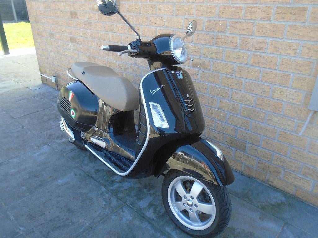 Vespa 250ie gts, 2016, 1e.eig.! gekeurd! 2200€, Scooter, Particulier, 12 à 35 kW, 250 cm³
