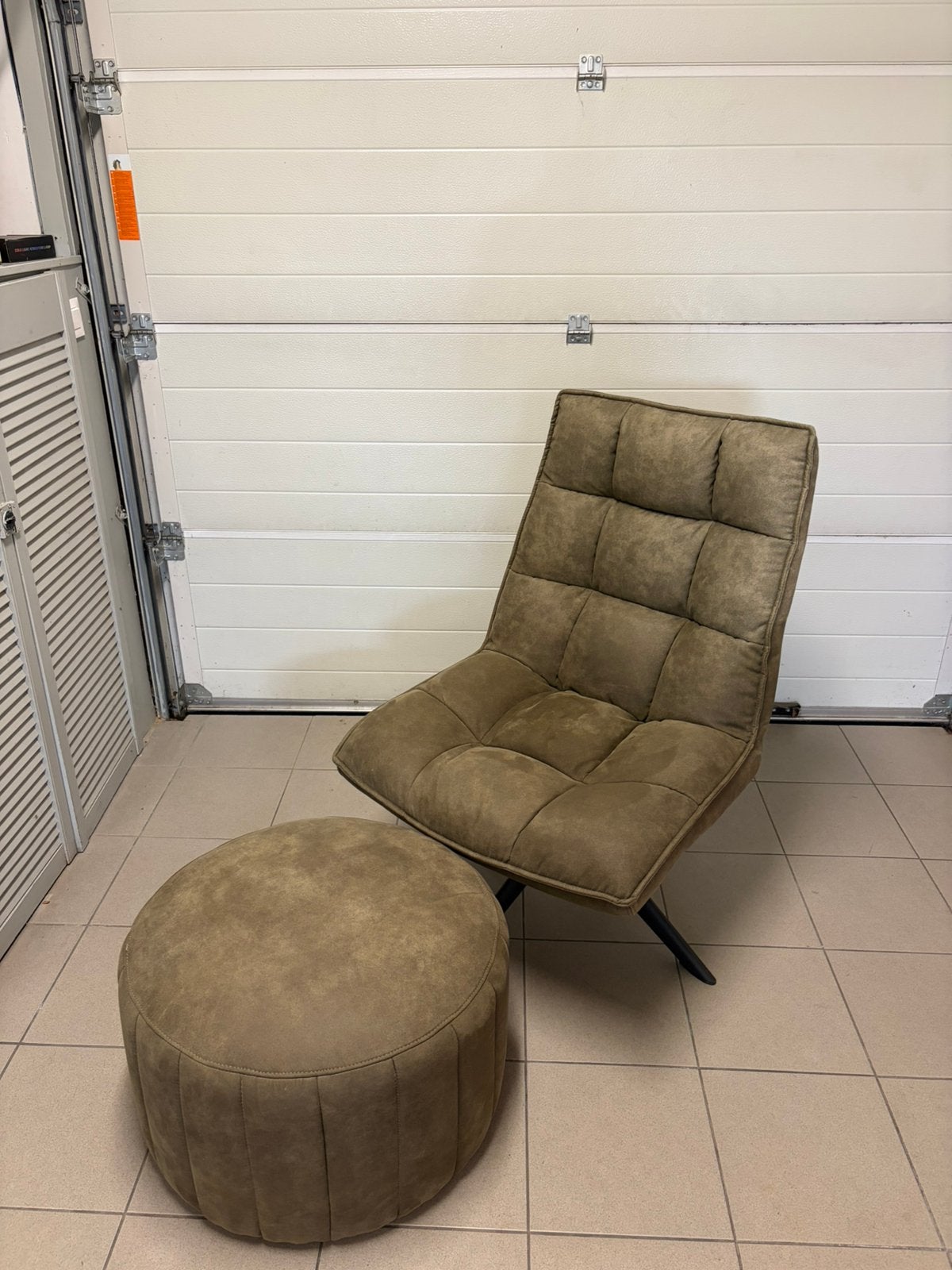 Woood relaxzetel suèdelook met bijpassende poef, Ophalen, Zo goed als nieuw, Metaal, Strak, landelijk