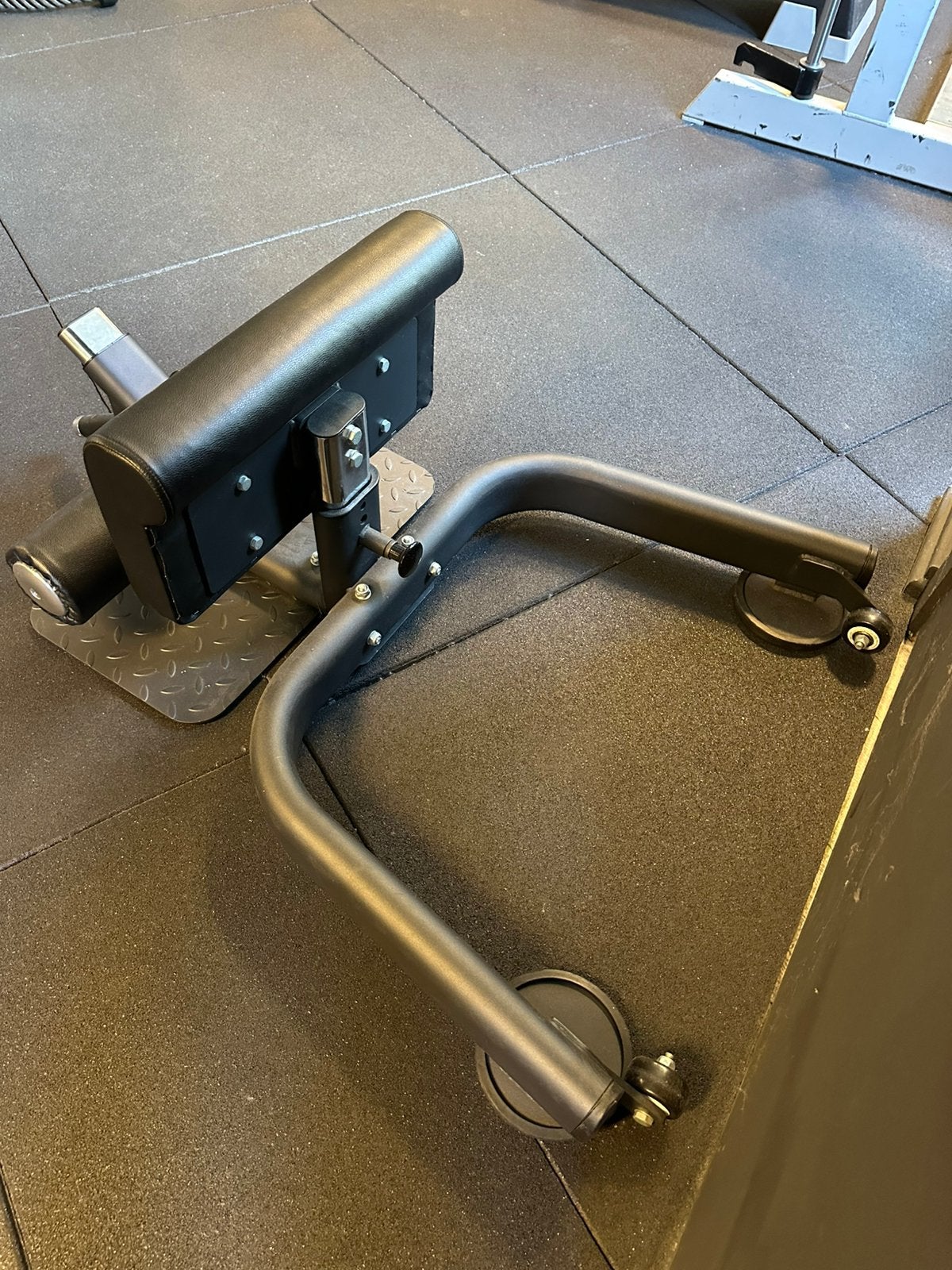 Sissy Squat Bench, Ophalen