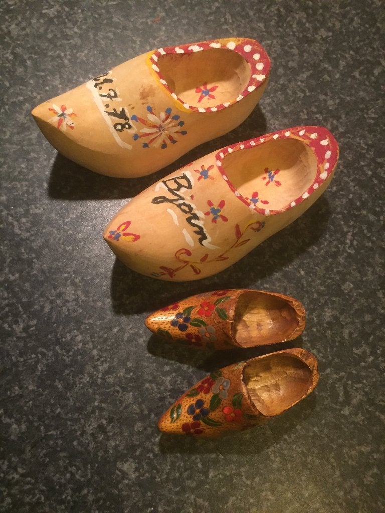 Dubbel paar houten klompjes, Ophalen of Verzenden