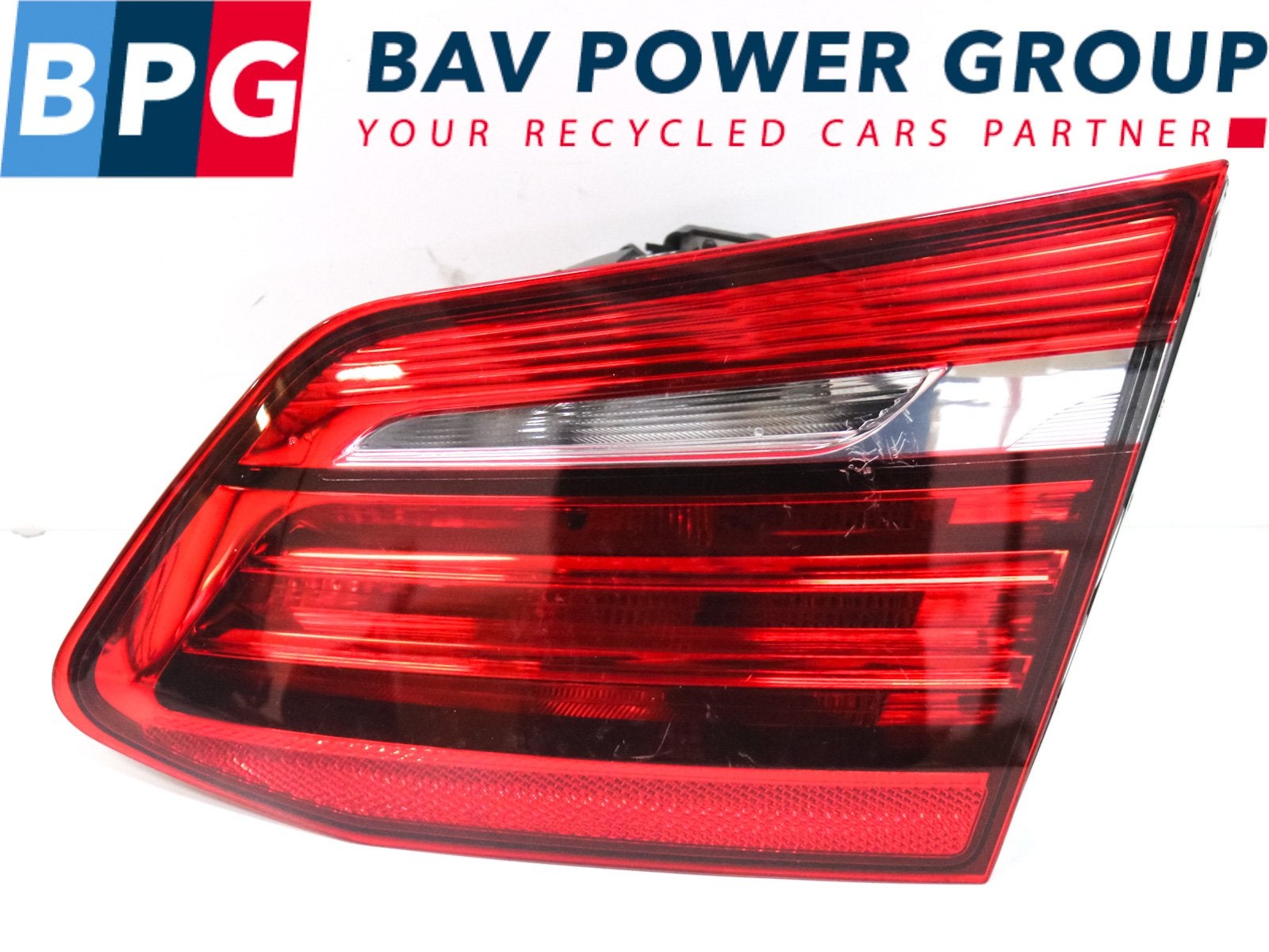 PANNEAU ARRIÈRE DROIT AVEC LAMPE BMW (63217461478), Utilisé, BMW, Petuelring 130
80809  München, DE, Bayerische Motoren Werke AG