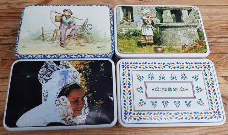 Nog 2 Franse Massilly blikken, klederdracht Bretagne, Ophalen of Verzenden, Gebruikt, Koek(jes), Overige merken