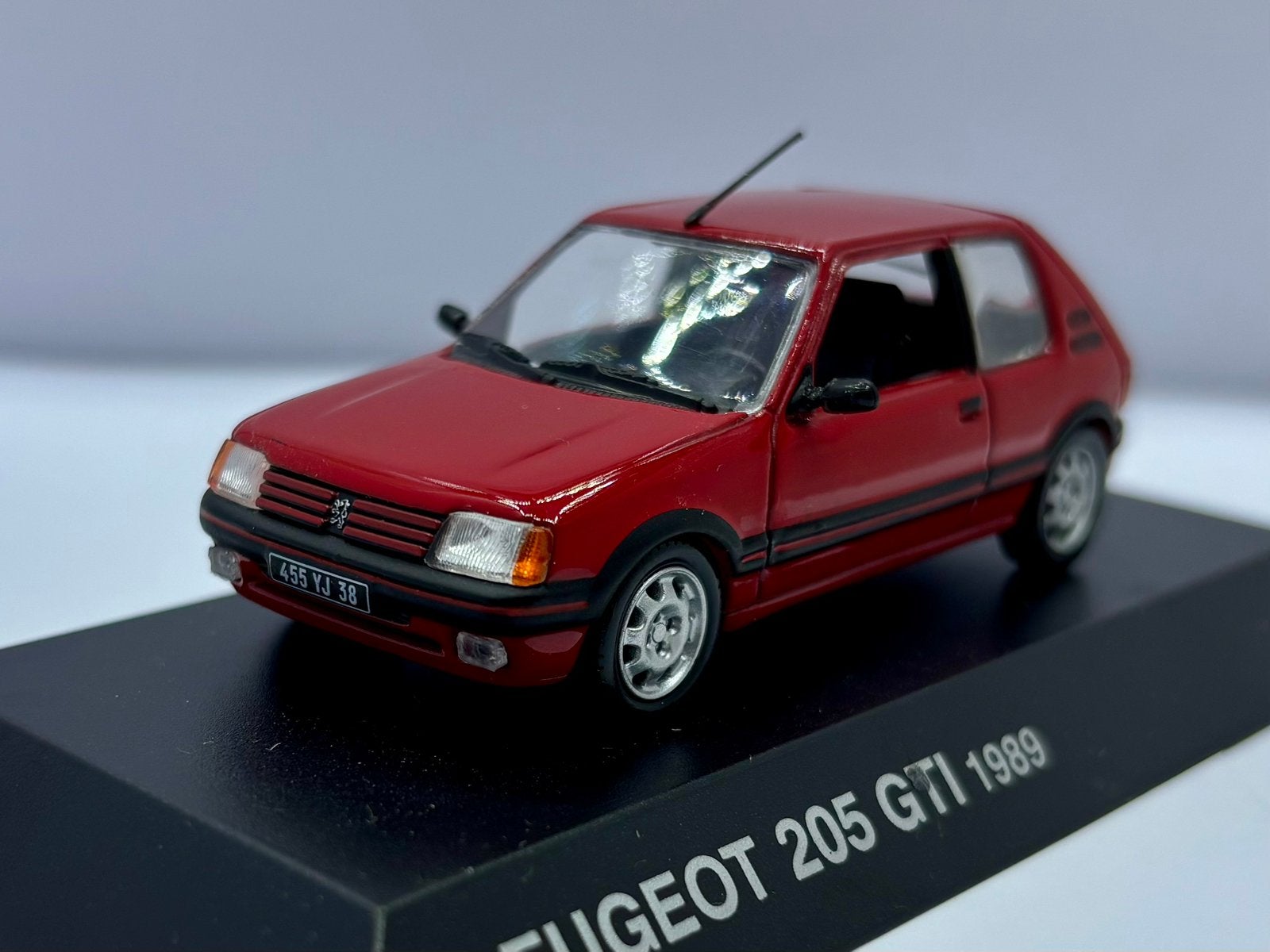 1:43 peugeot 205 GTI 1989, Ophalen of Verzenden, Zo goed als nieuw