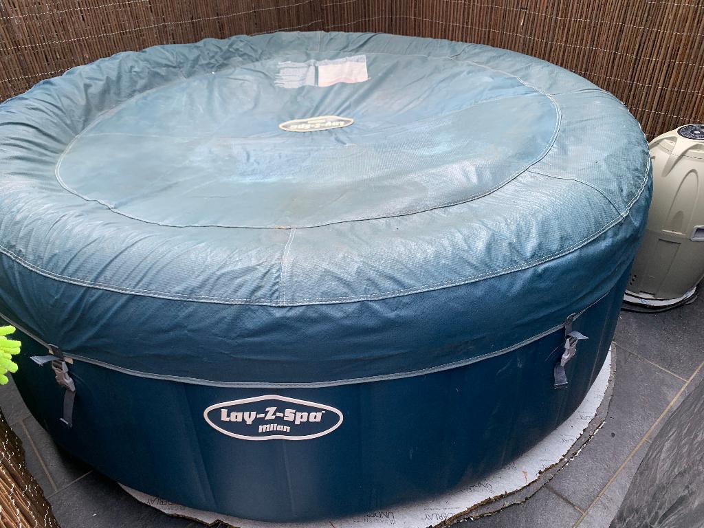 JACUZZI  - Lay-Z-Spa - 90 €, Tuin en Terras, Bubbelbaden en Hottubs, Gebruikt, Opblaasbaar, Afdekzeil, Filter, Pomp, Ophalen