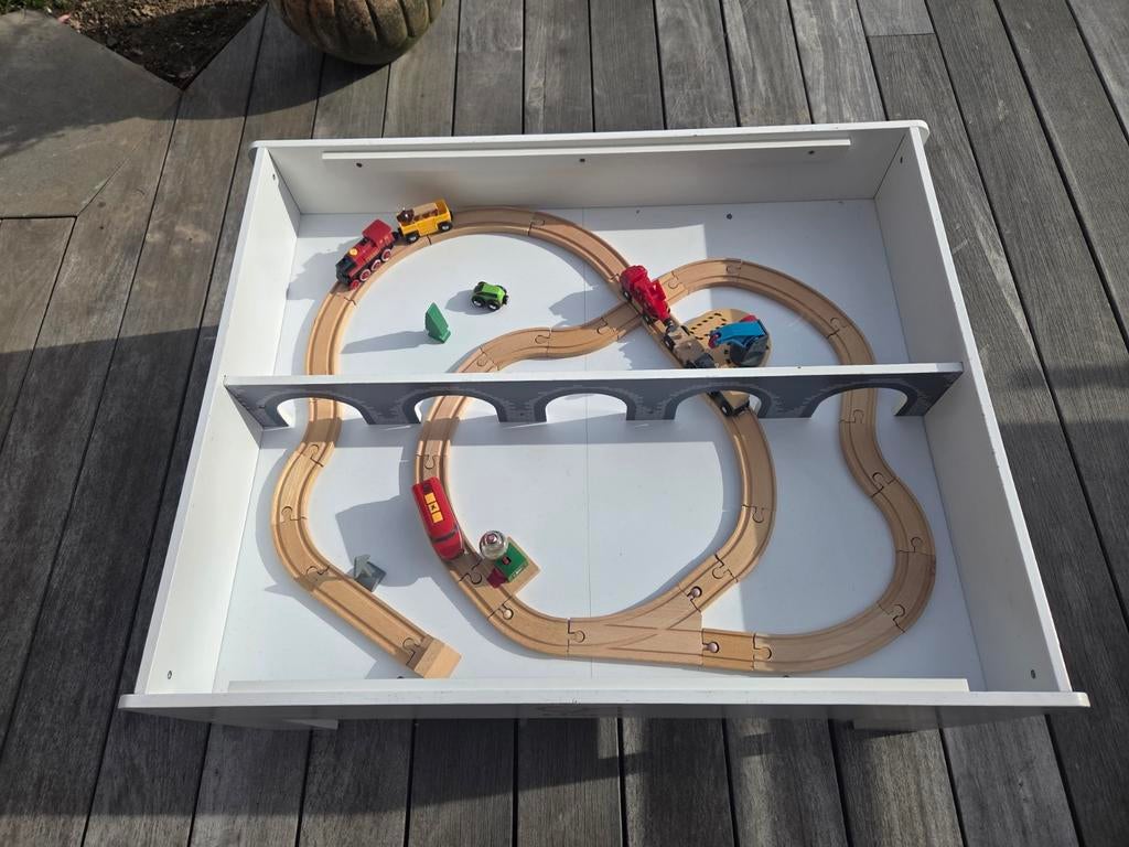 Table marque HAPE, pour enfants, multiusages, Enfants & Bébés, Jouets | Circuits, Enlèvement, Circuit