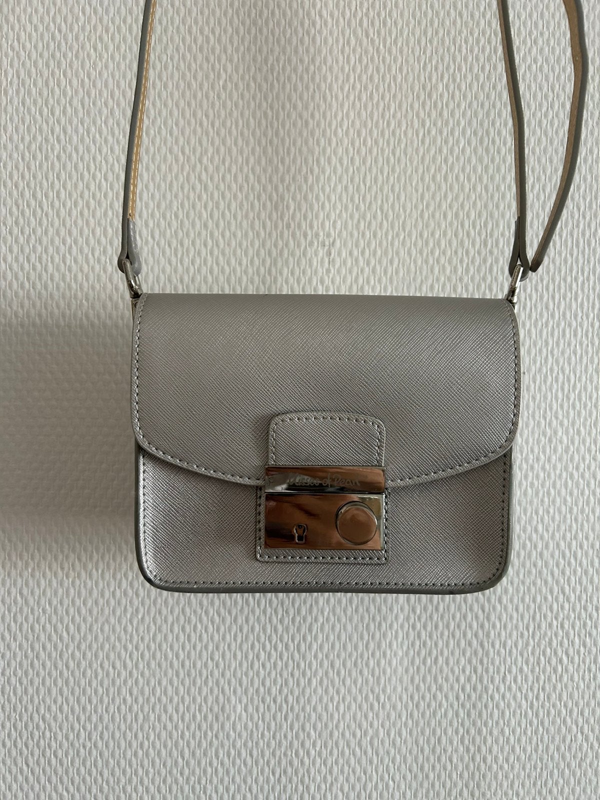 Zilveren glitter schoudertas crossbody Kisses of Pearl, Handtassen en Accessoires, Tassen | Damestassen, Ophalen of Verzenden