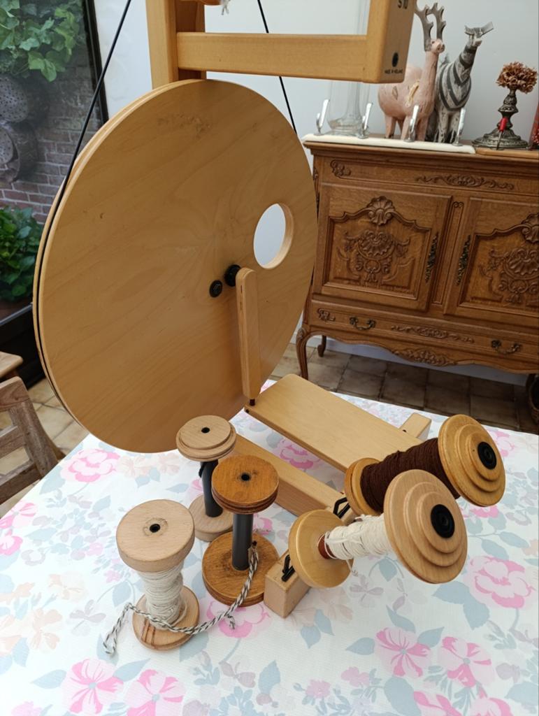 Louet S10 spinnewiel in nieuwstaat met alle toebehoren, Hobby en Vrije tijd, Spinnewielen en Spinnen, Ophalen, Spinnewiel
