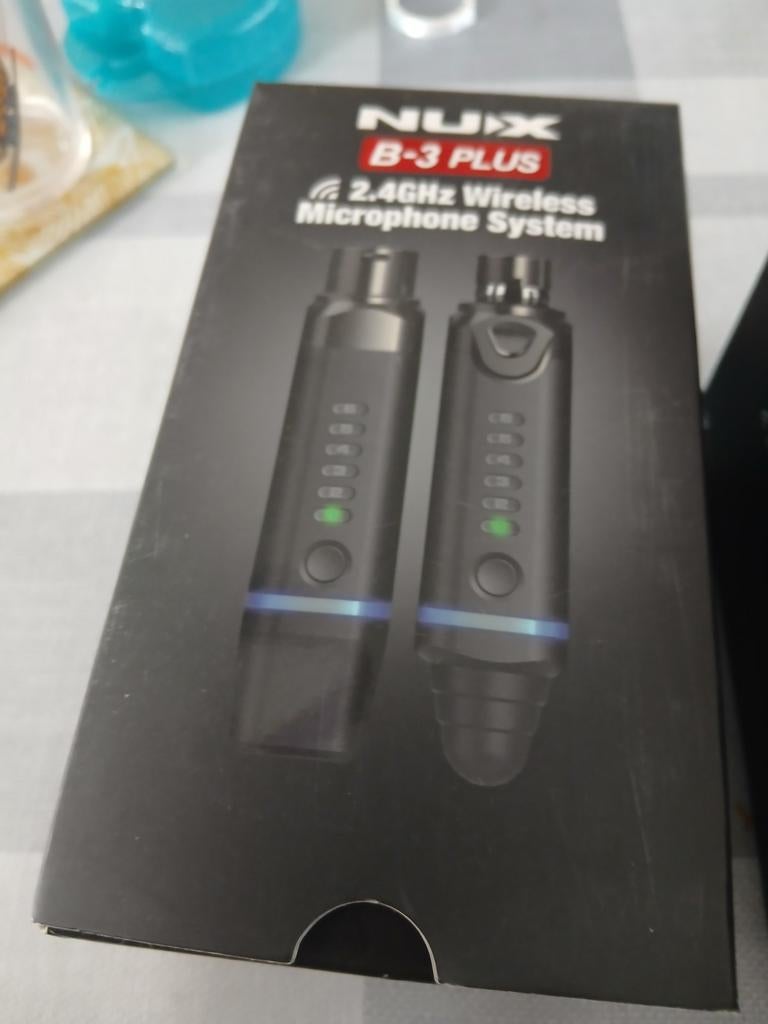 2 microfoons in goede staat + lampen, Boeken, Ophalen