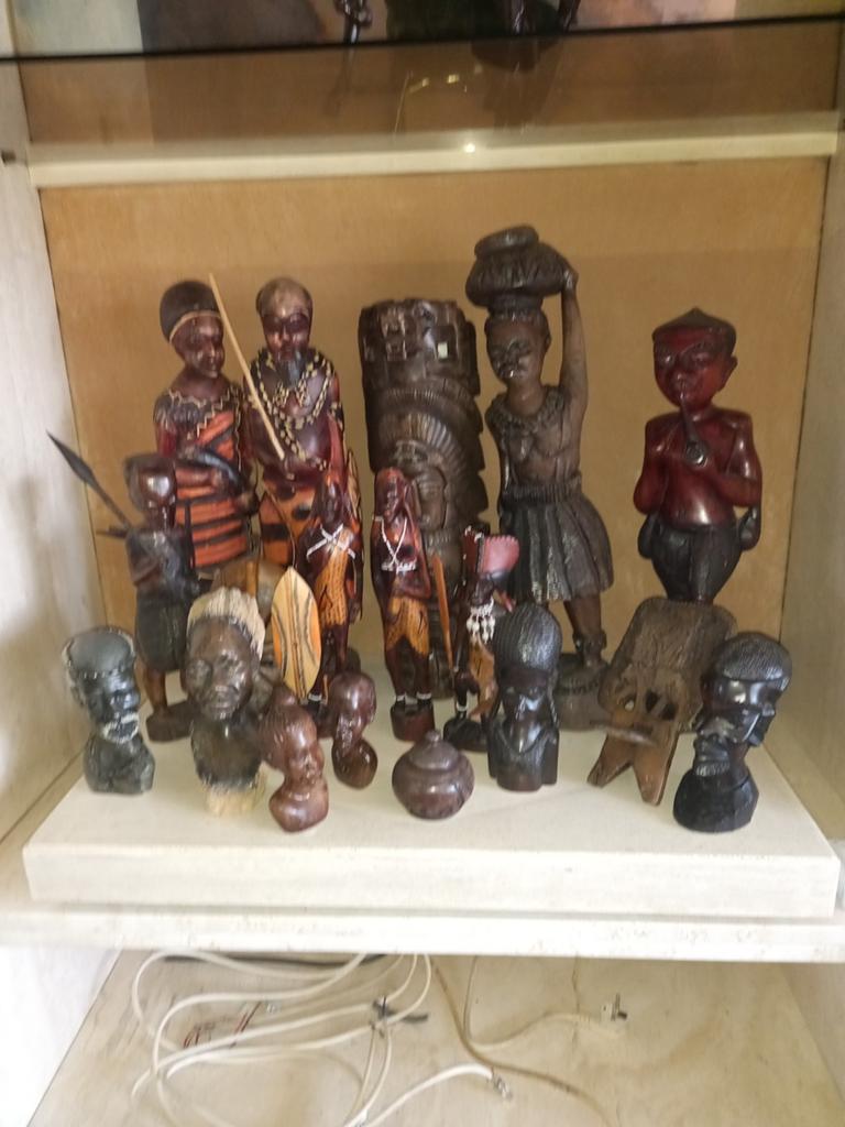 Afrikaanse beelden, Ophalen