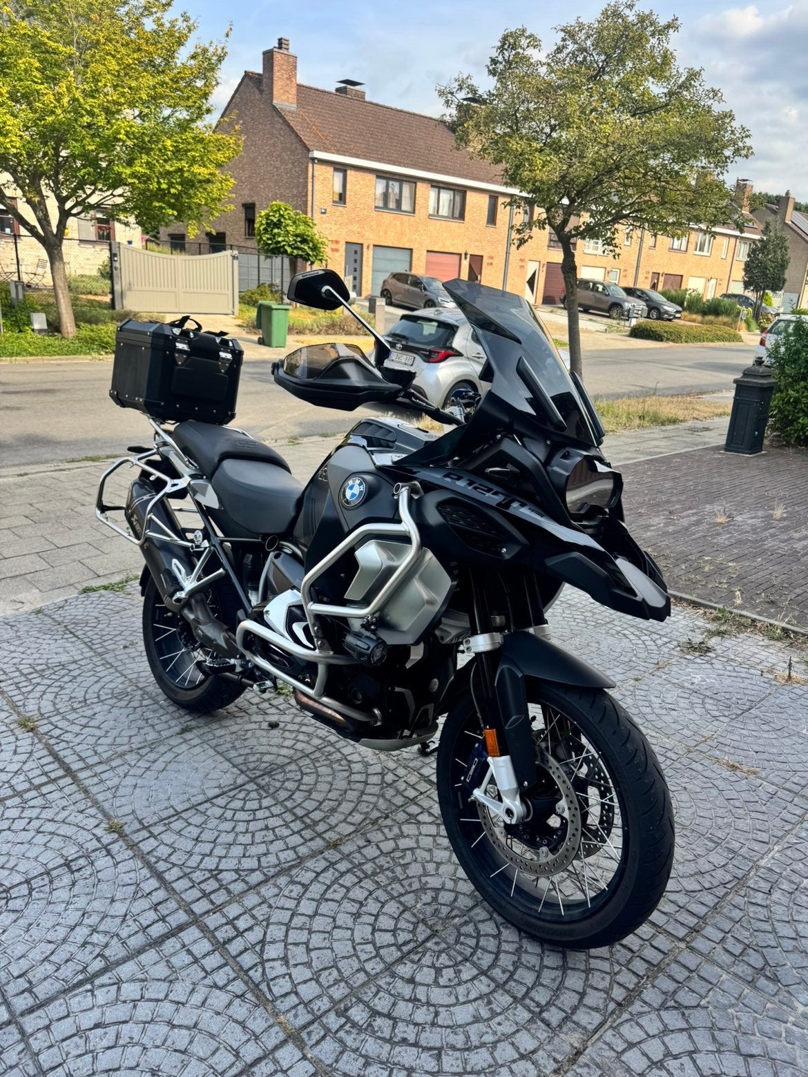 GS Adventure 1250 Triple Black, Tourisme, Plus de 35 kW, 2 cylindres, Particulier