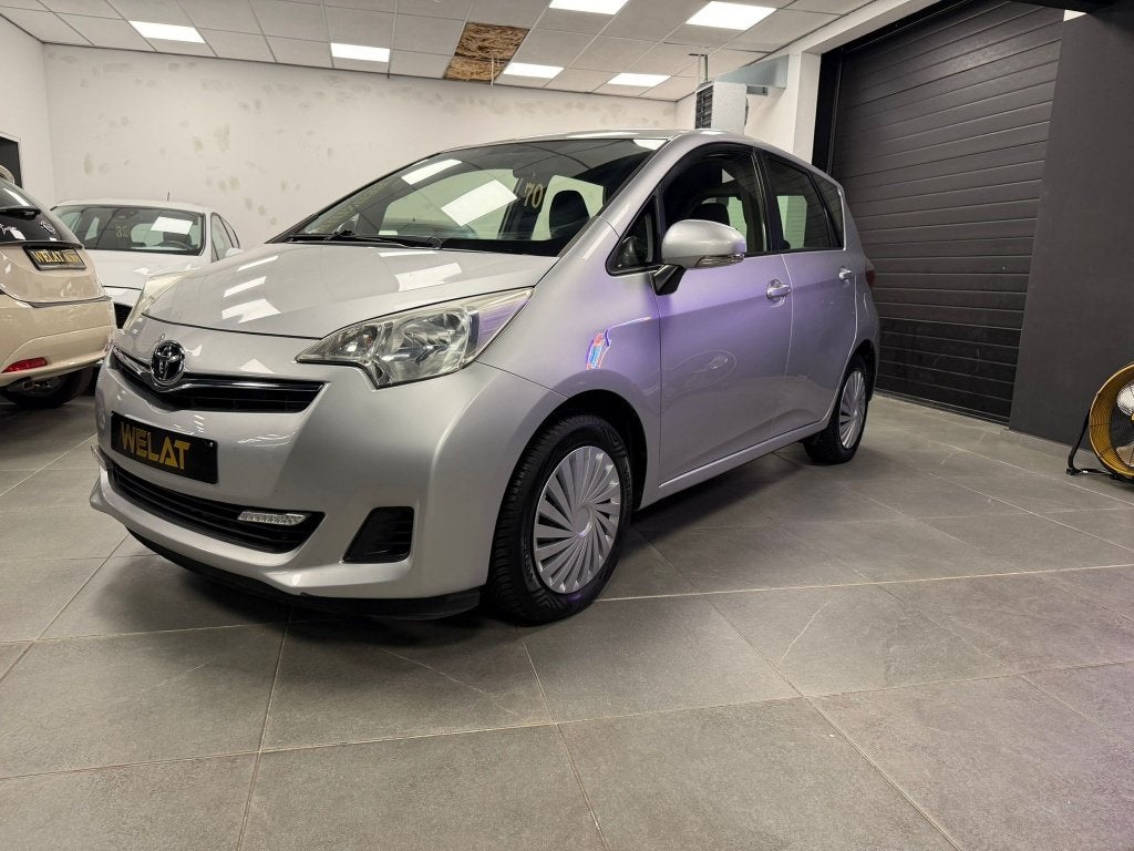 TOYOTA VERSO S 2012 BENZINE TOP STAAT, Auto's, Toyota, Bluetooth, Zwart, Bedrijf, Handgeschakeld