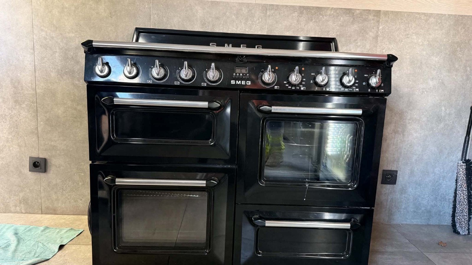 Piano de cuisson à induction, SMEG TR4110IBL2 (Epinois), Classe énergétique A ou plus économe, 85 à 90 cm, Enlèvement, Utilisé