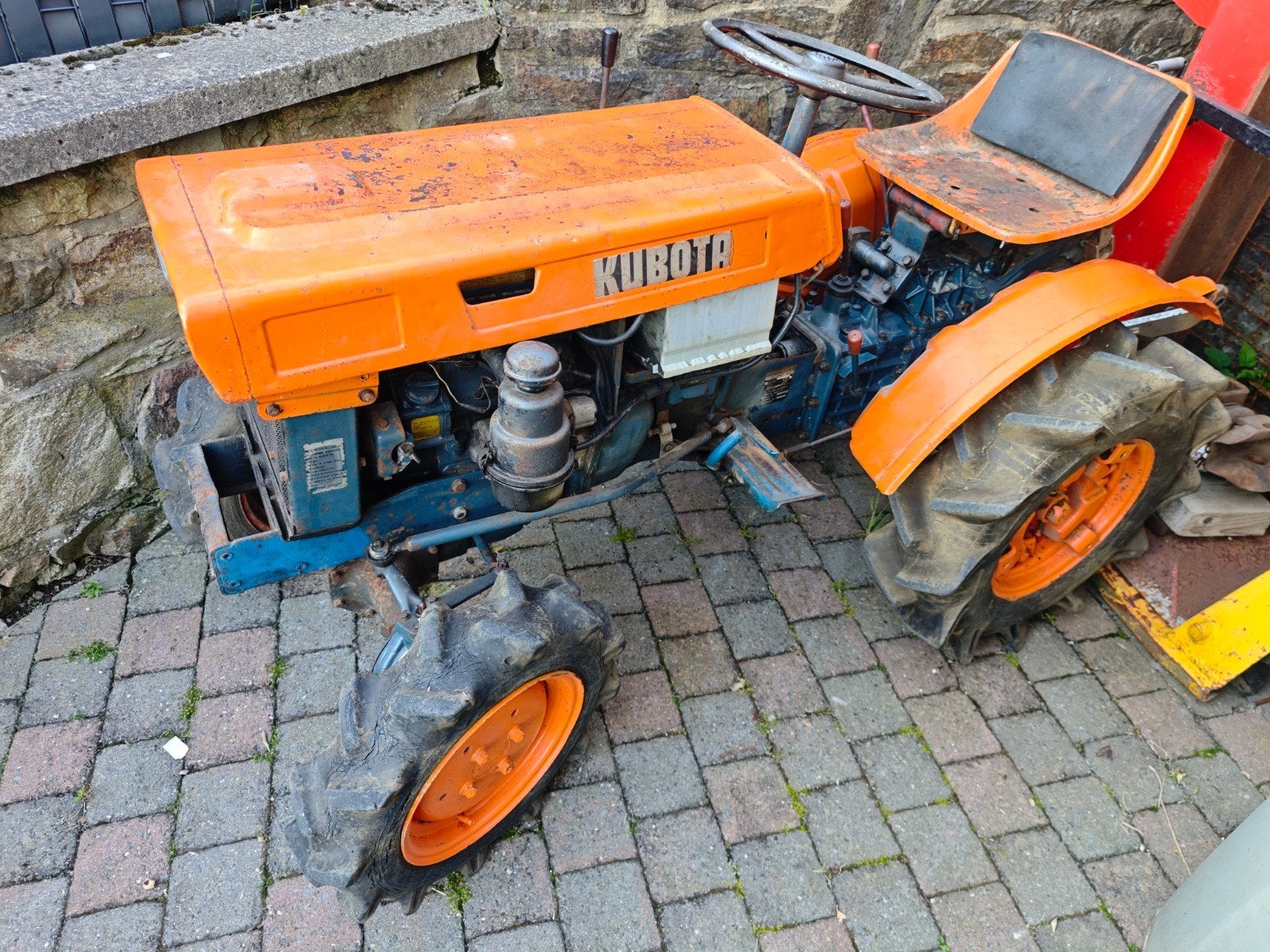 Micro tracteur Kubota b6000 4x4, Articles professionnels, Agriculture | Tracteurs, Enlèvement