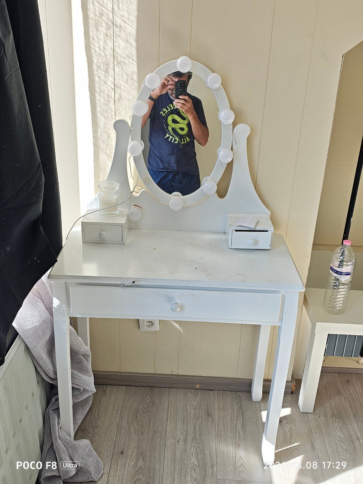 Style et design : Coiffeuse au style romantique et classique, Enlèvement, Bois