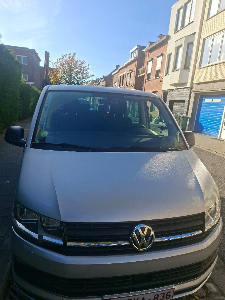 Magnifique Volkswagen Multivan, Argent ou Gris, 7 places, Ordinateur de bord, Diesel