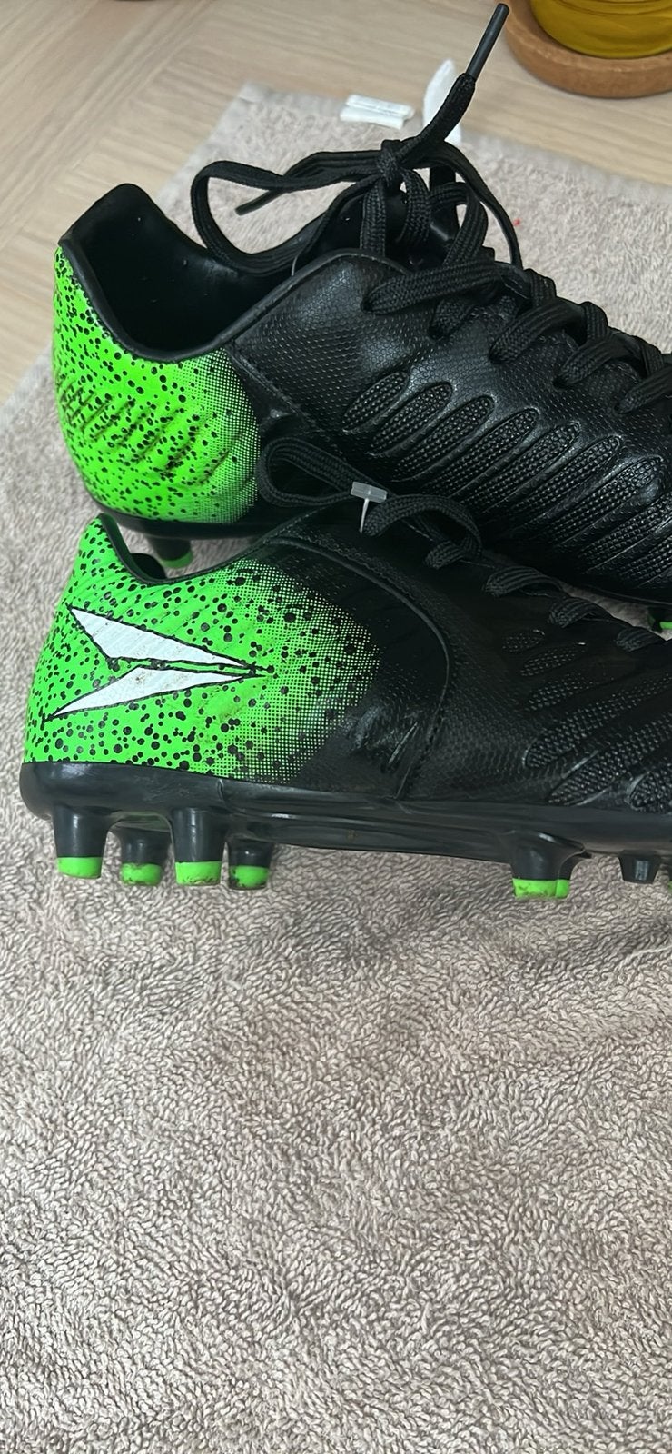 Voetbalschoenen, Sport en Fitness, Voetbal, Ophalen, Zo goed als nieuw
