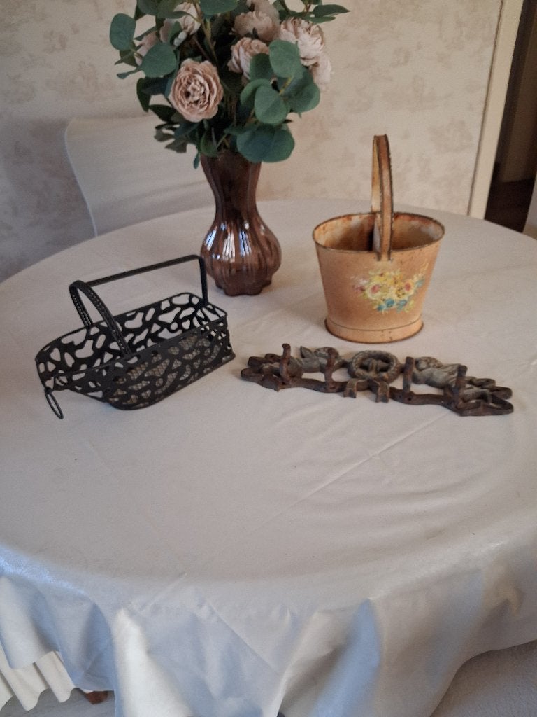 Antiek Gietijzer kapstok , Ijzer Bloempotje + wijnmandje, Antiek en Kunst, Ophalen of Verzenden