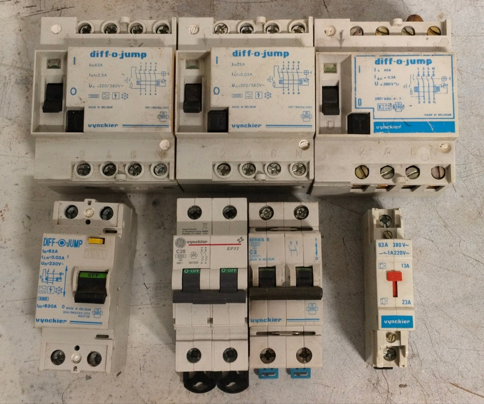 Differentieelschakelaars voorrangschakelaar zekeringen, Doe-het-zelf en Bouw, Ophalen, Zo goed als nieuw, Overige merken, Aardlekautomaat