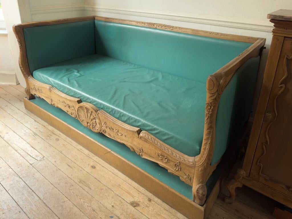 Canapé ancien en bois sculpté – pièce de caractère, Maison & Meubles, 75 à 100 cm, 200 à 250 cm, Enlèvement, Utilisé