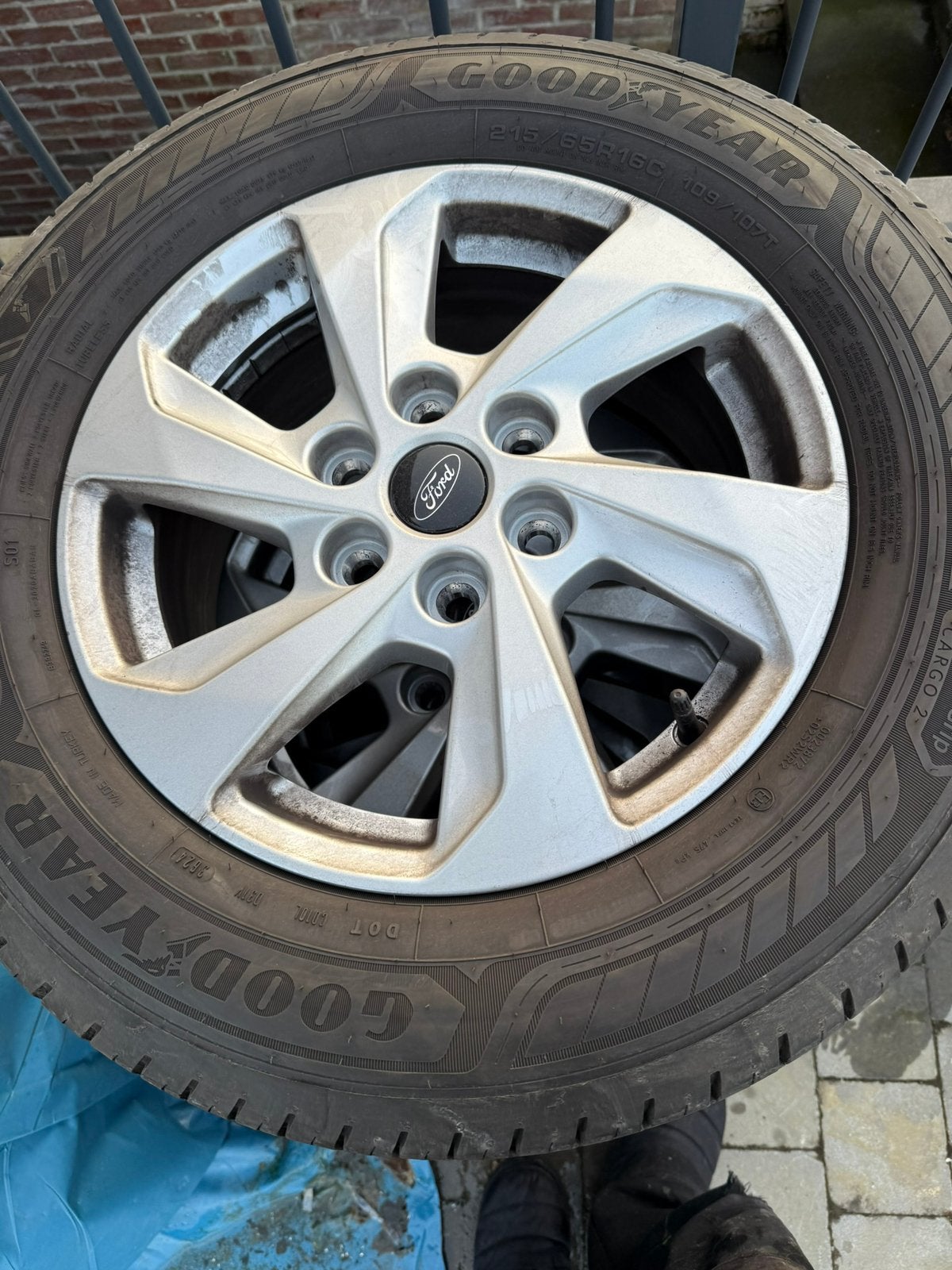 Vegen met nieuwe banden ford custom., Autos : Pièces & Accessoires, Neuf, Pneus et Jantes, Pneus été, Véhicule utilitaire