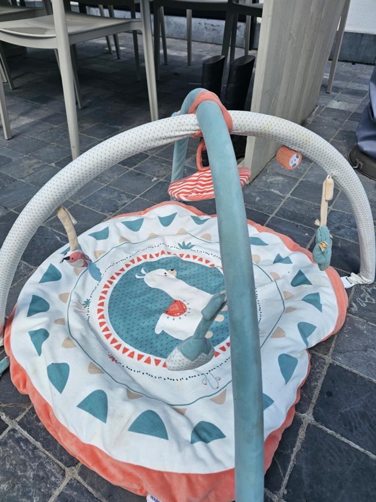 Babymatje NOUKIES met boog en hangertjes, Ophalen