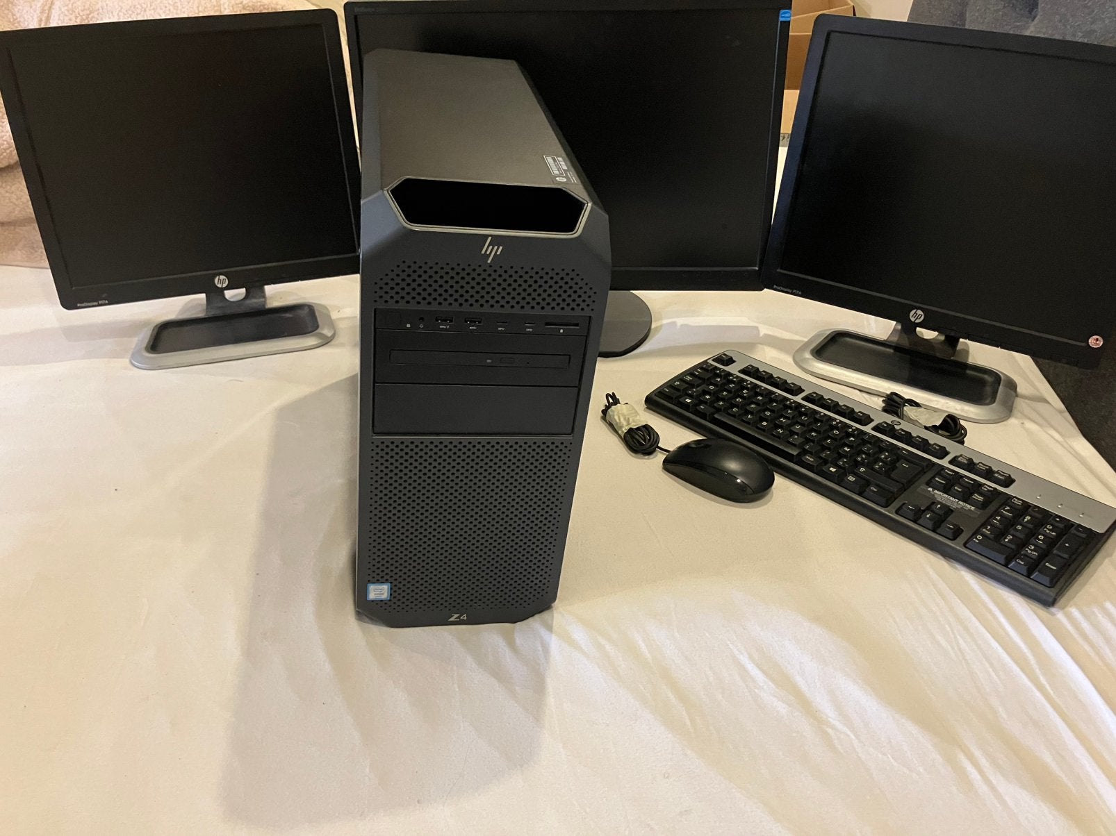 HP Z4 G4, Informatique & Logiciels, Ordinateurs de bureau, Utilisé, 3 à 4 Ghz, HDD, SSD, 16 GB, Avec carte vidéo, Avec moniteur