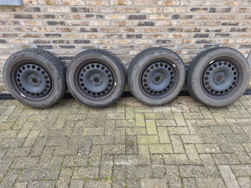 Winterbanden op velg 205/60 R16, Auto-onderdelen, Banden en Velgen, Ophalen, Gebruikt, 16 inch, Banden en Velgen