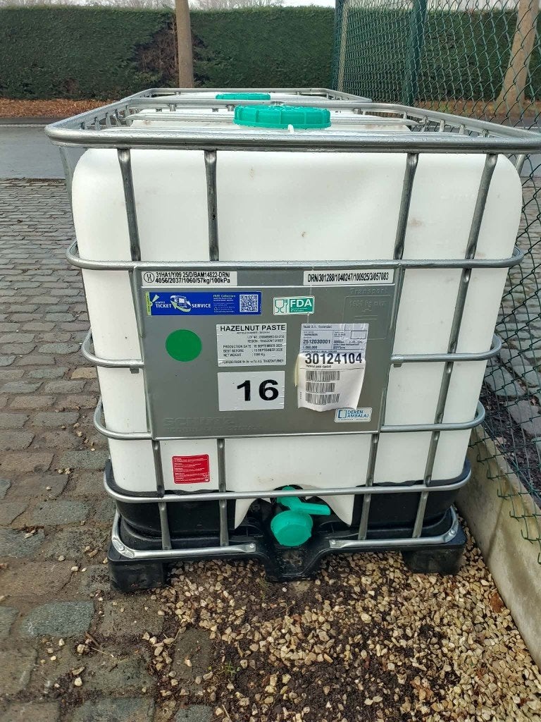 Conteneur IBC 1 000 l avec restes de beurre végétal, Jardin & Terrasse, 150 litres ou plus, Synthétique, Enlèvement, Utilisé